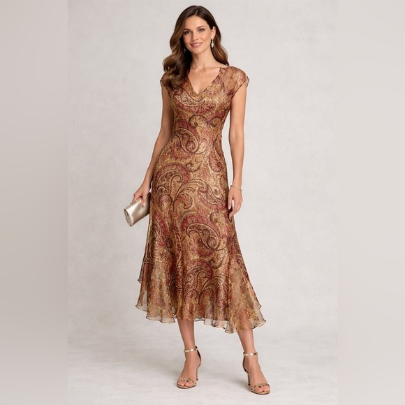Komarov Dresses & Skirts - Komarov Gold Paisley Lace Detail Long Dress SzL
